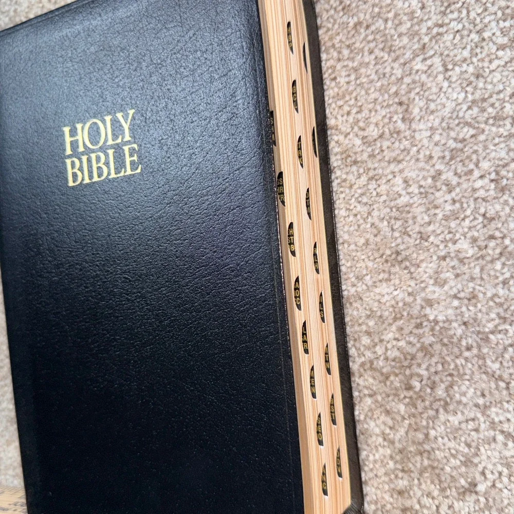 Thomas Nelson King James Study Bible KJV Black Bonded Leather Thumb Indexed Gilt